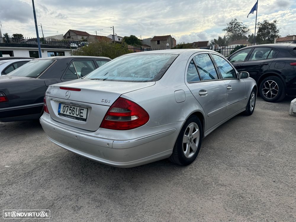 Mercedes-Benz E 220 CDi Avantgarde - 4