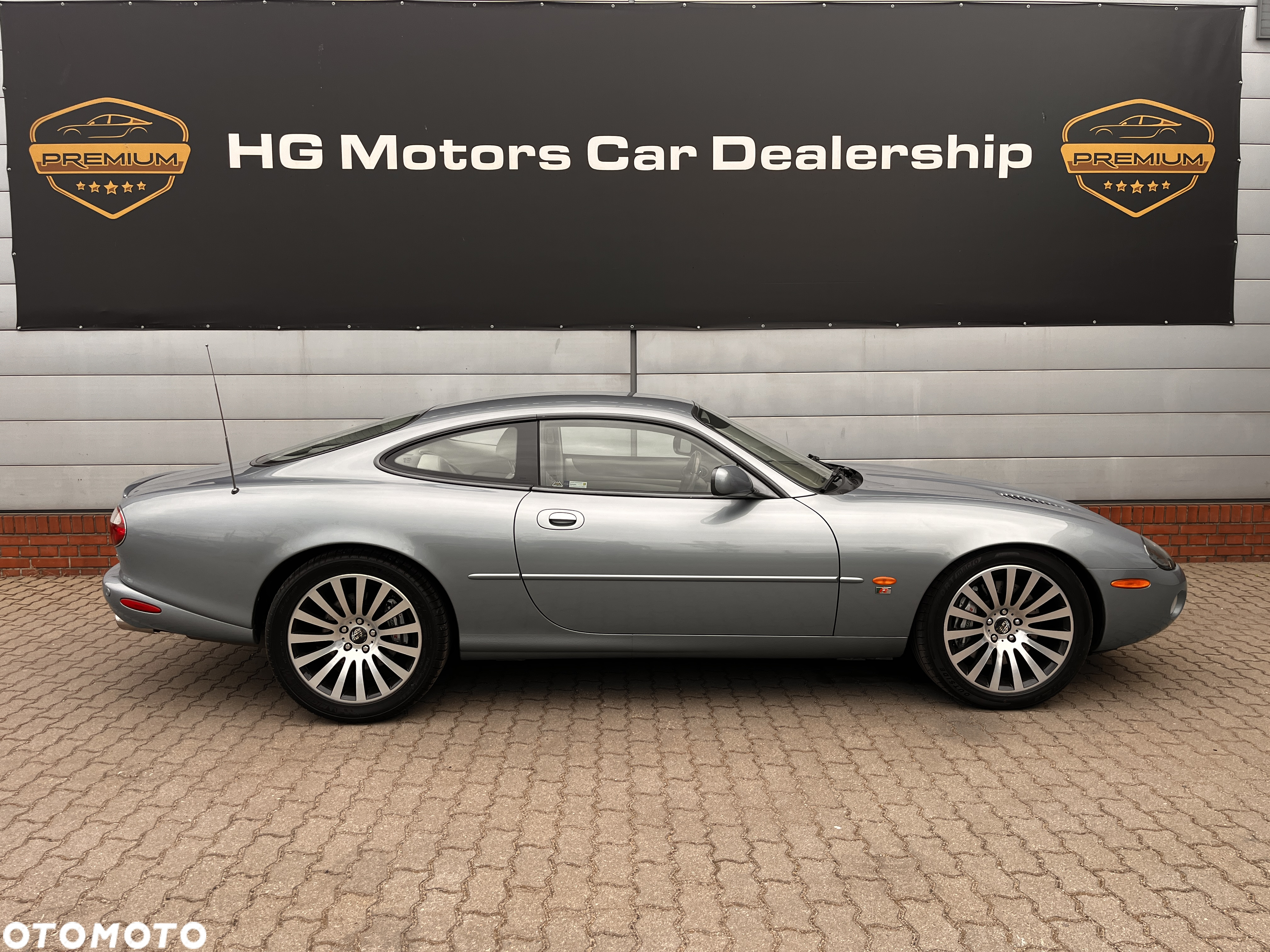Jaguar XK XKR Coupe - 16