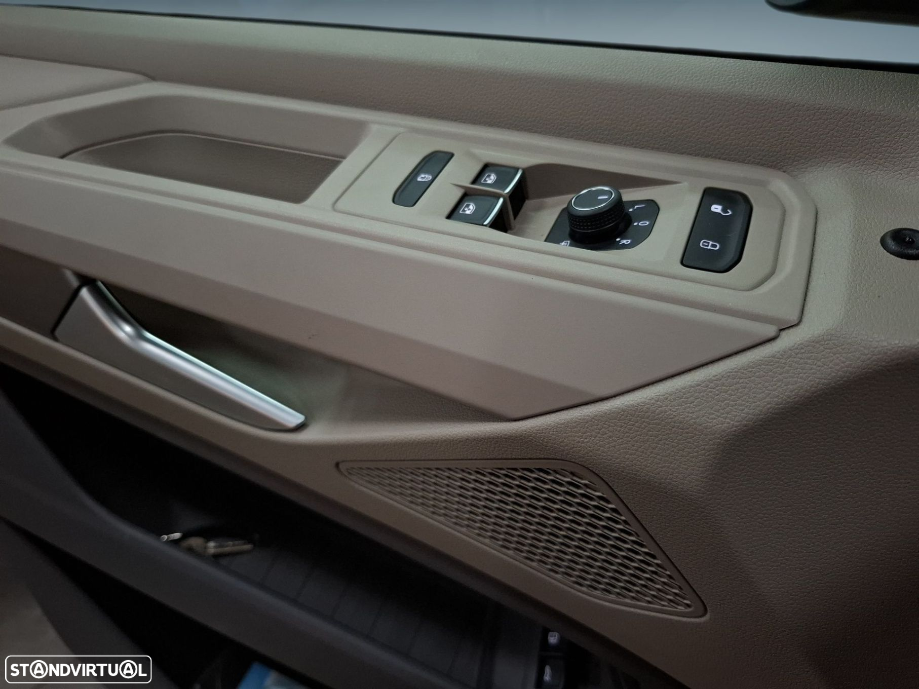 VW Multivan 1.5 TSI e-Hybrid Life DSG - 19