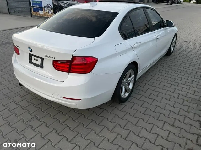 BMW Seria 3 320i - 3