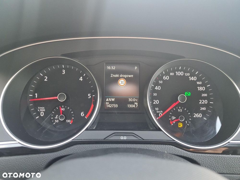 Volkswagen Passat - 18