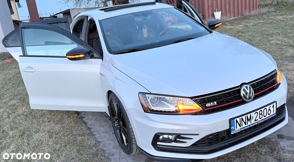 Volkswagen Jetta - 8