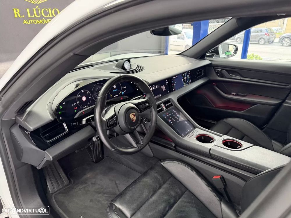 Porsche Taycan 4S - 43