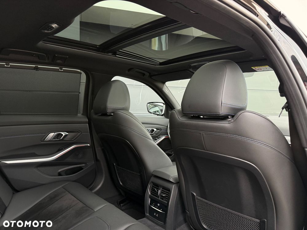 BMW Seria 3 330i xDrive M Sport sport - 28