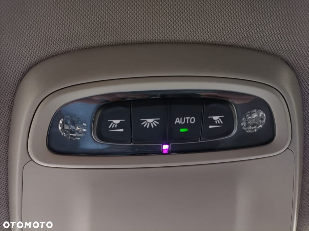 Volvo V40 D3 Kinetic - 27
