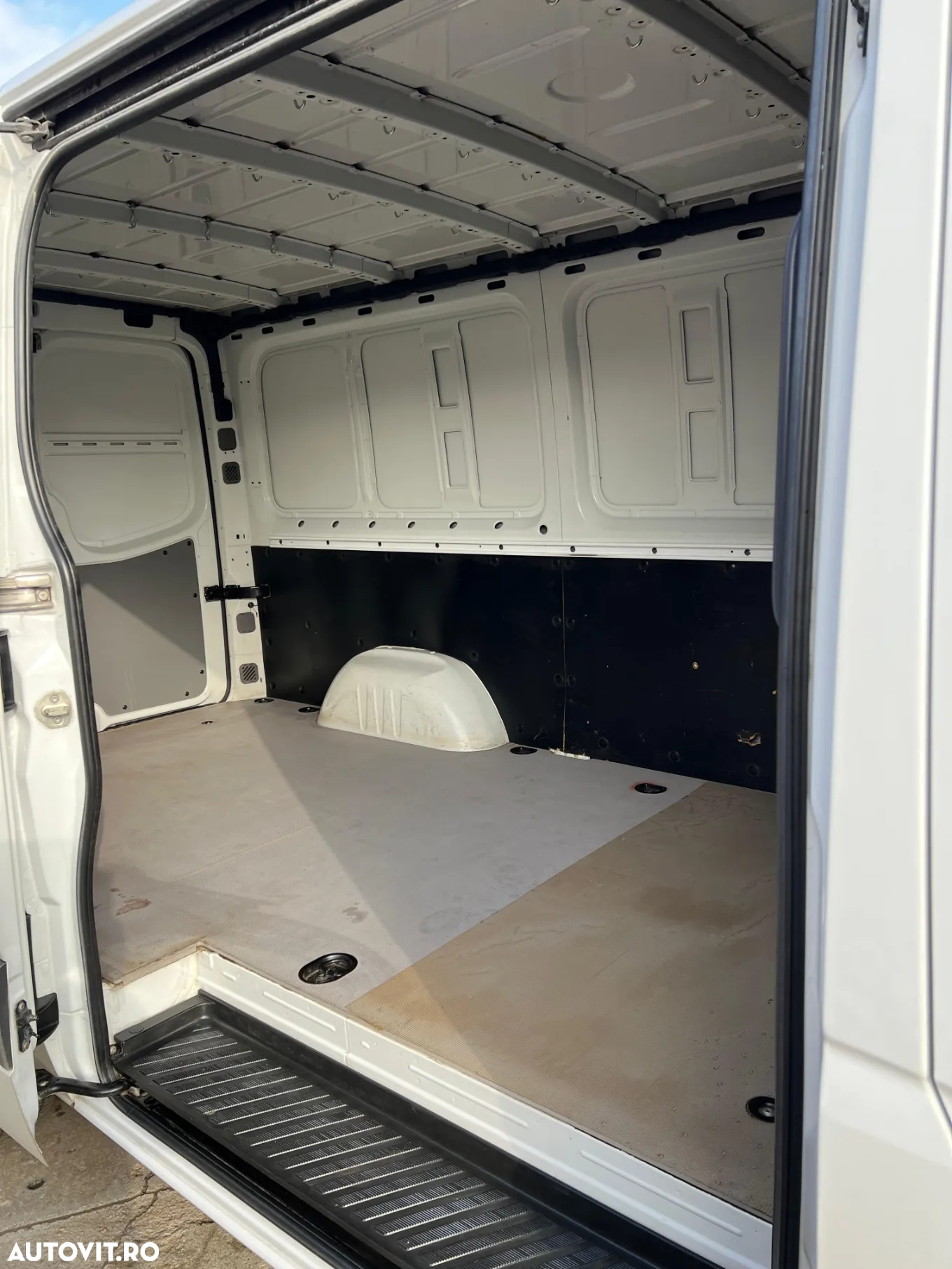 Mercedes-Benz Sprinter - 12
