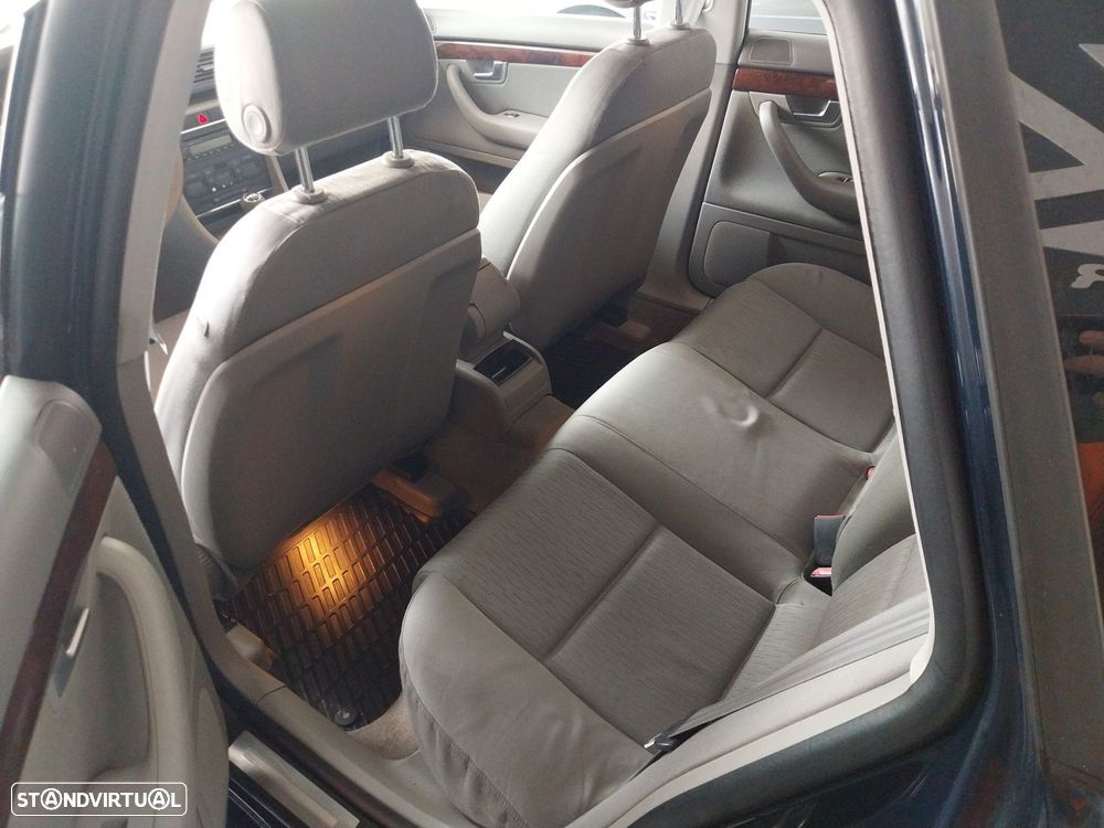 Audi A4 Avant 2.0 TDi - 9