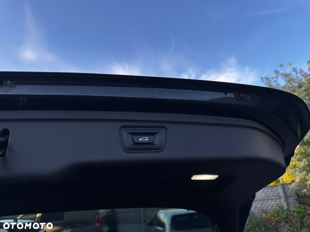 BMW Seria 3 318d MHEV Sport Line - 34