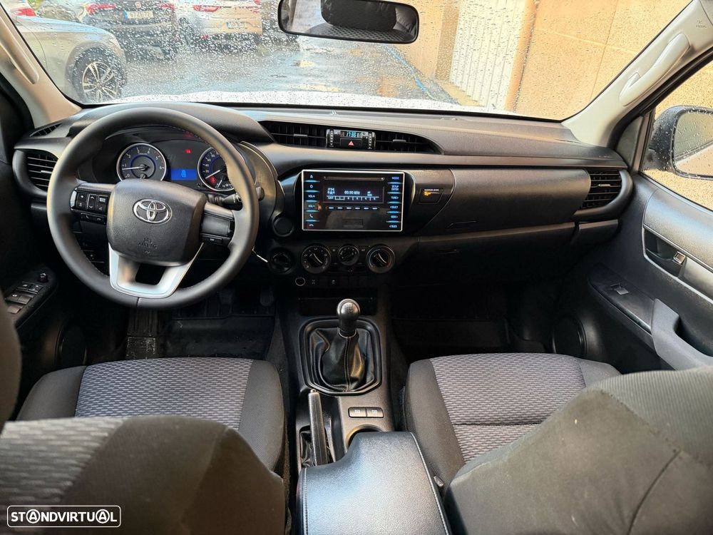 Toyota Hilux 2.4 D-4D 4WD CD Premium Edition - 8