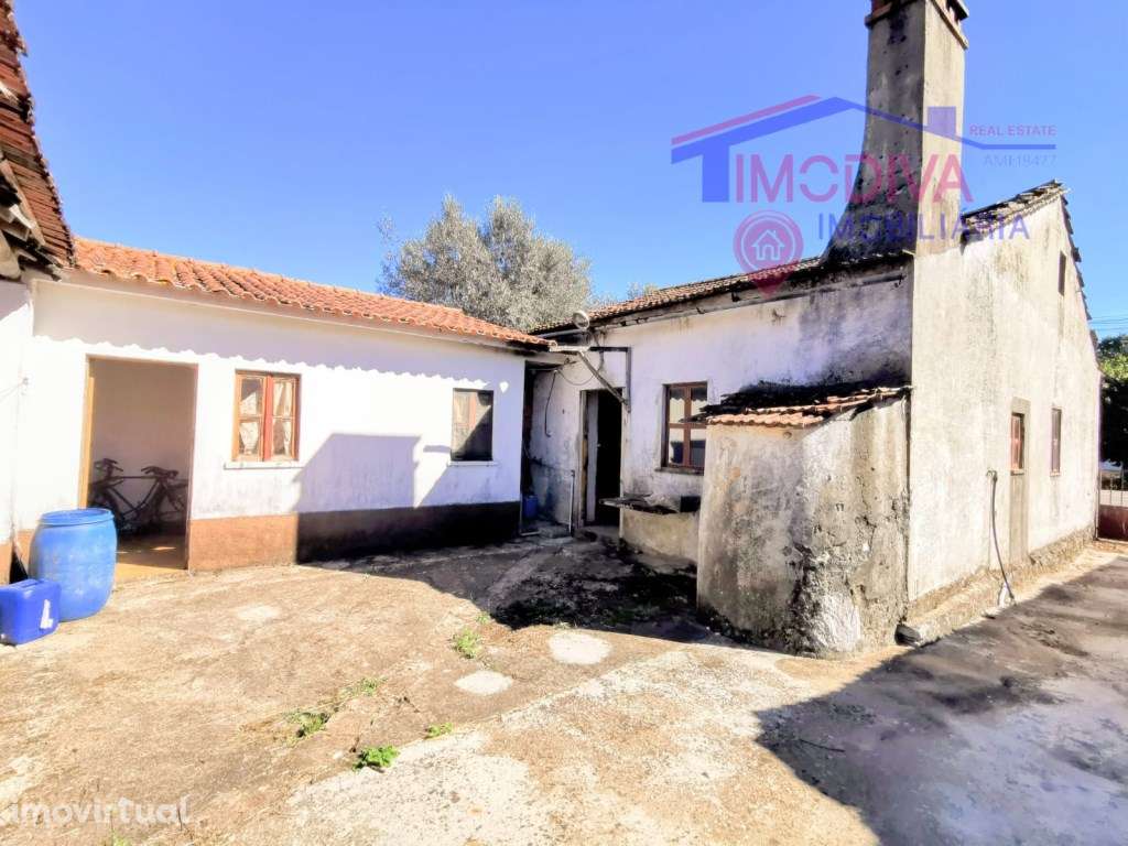 Moradia T4 com terreno e excelente acesso - Grande imagem: 3/26