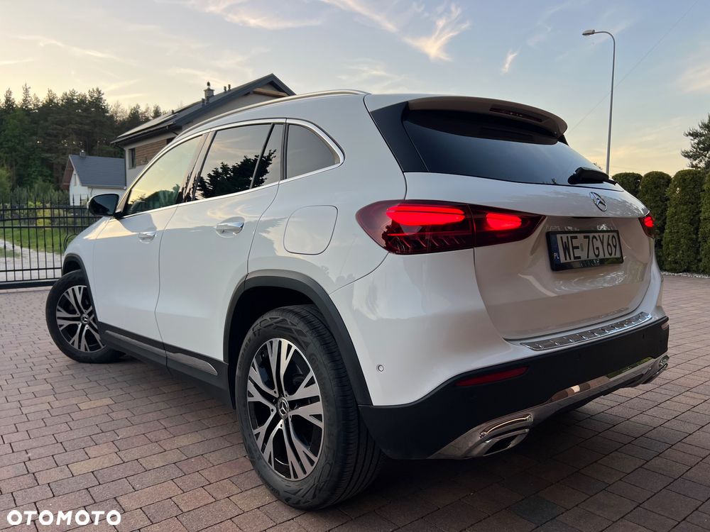 Mercedes-Benz GLA 220 d 4Matic 8G-DCT - 11