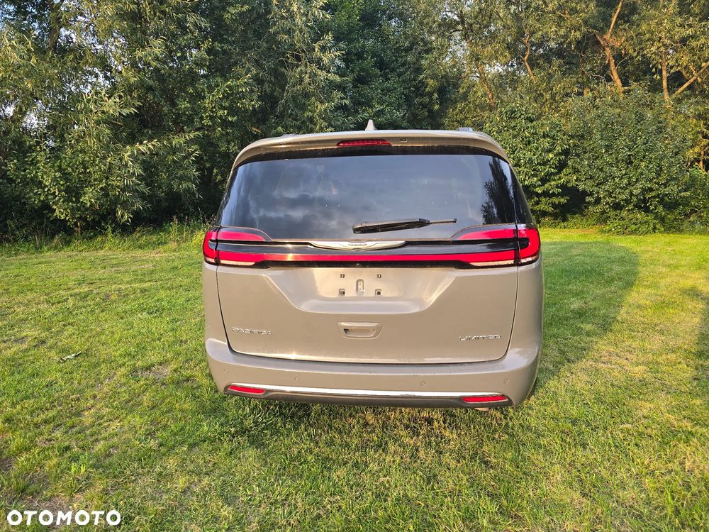 Chrysler Pacifica - 32