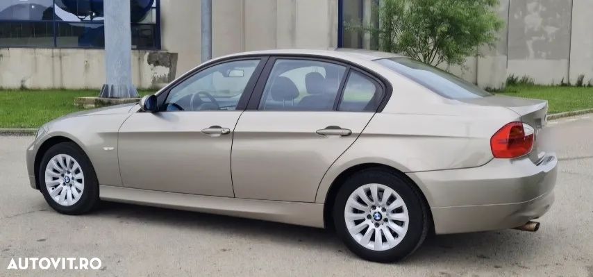 BMW Seria 3 318i - 9