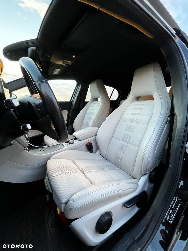 Mercedes-Benz GLA 200 7G-DCT AMG Line - 12