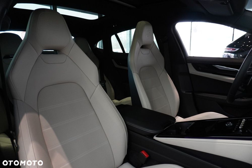 Porsche Panamera 4 - 25