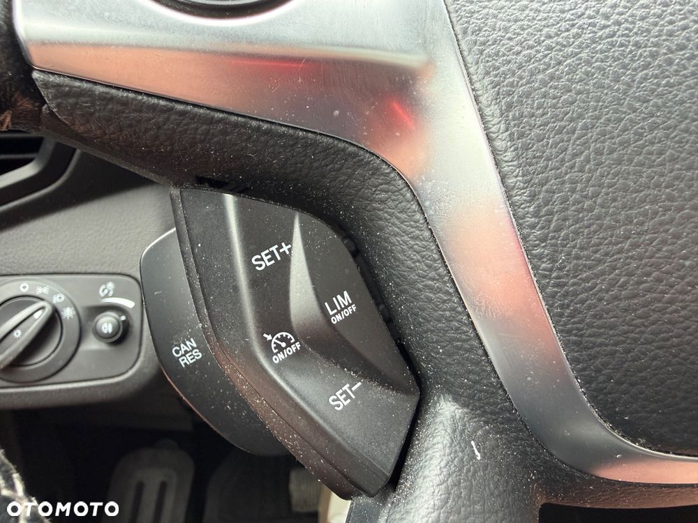 Ford Kuga - 30