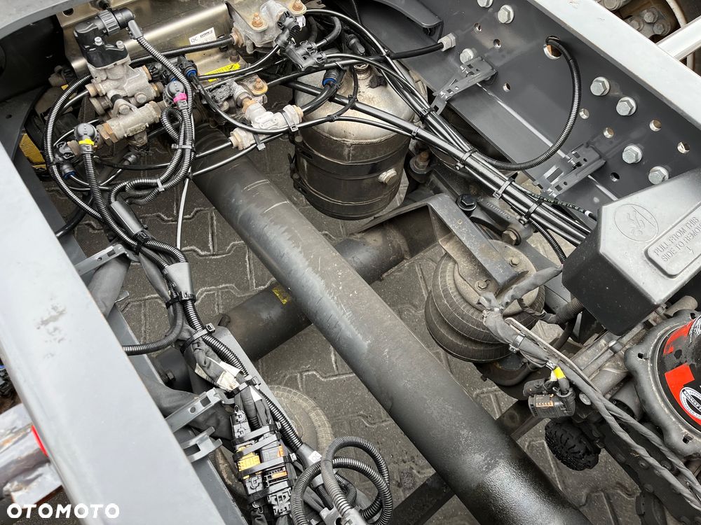 Renault T480 High Sleeper Cab - 8