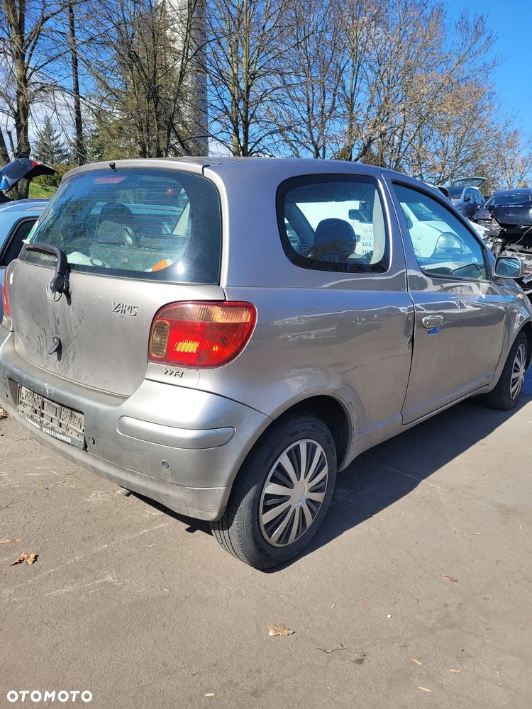 Części- Toyota yaris  Pojemność: 998 Moc: 48 kW  Rok: 2004  Benzyna - 4