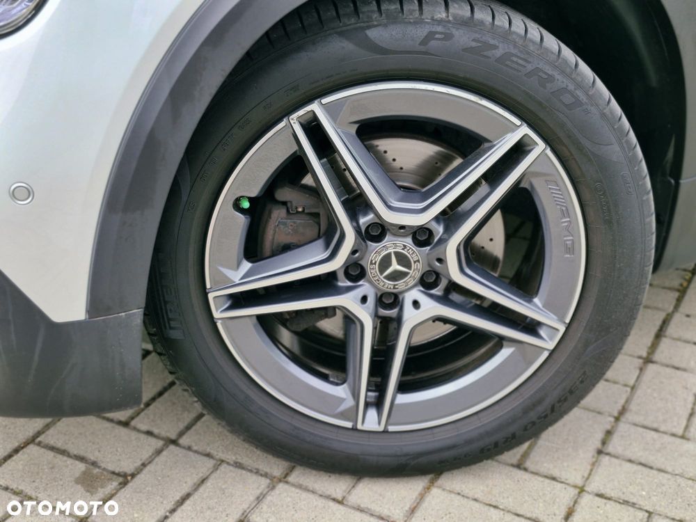 Mercedes-Benz GLB 200 4-Matic AMG Line 8G-DCT - 39