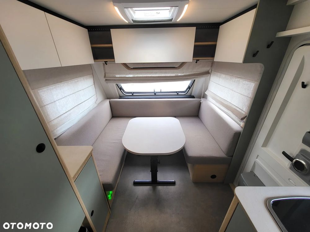 LMC Style 530 E - Łóżka wzdłużne + salon podkowa - 9