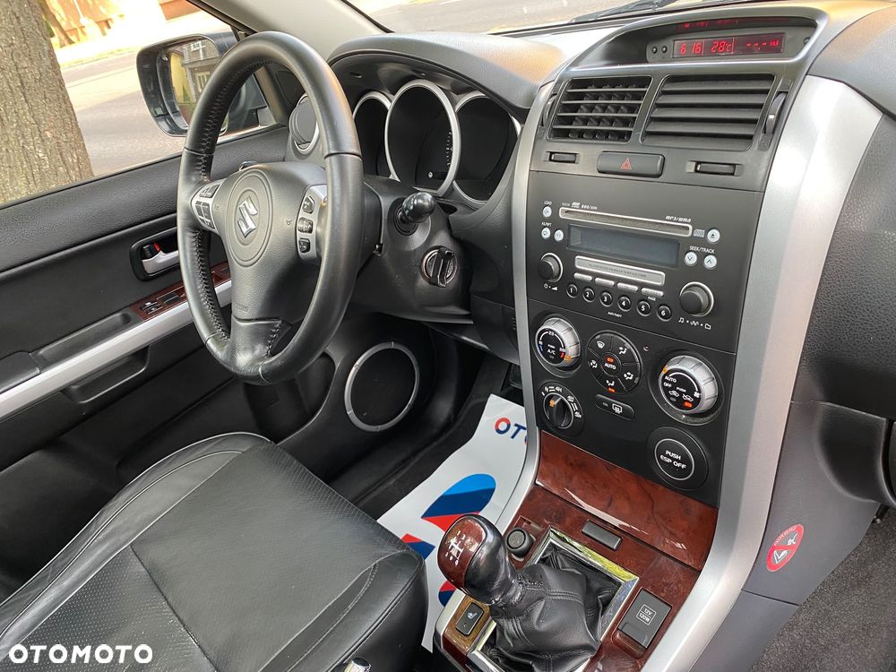 Suzuki Grand Vitara 2.0 Comfort Limited - 12