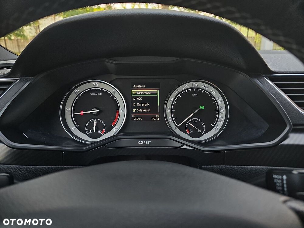 Skoda Superb 2.0 TDI Sportline DSG - 11