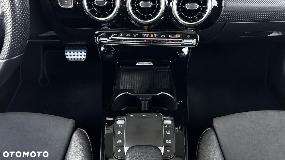 Mercedes-Benz CLA - 21