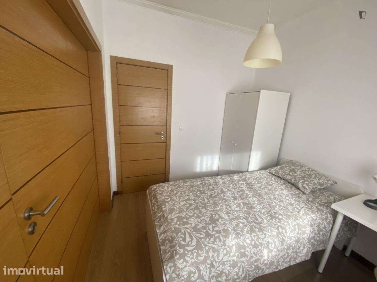 Quarto - localizado em Almada Lisbon - Grande imagem: 3/9