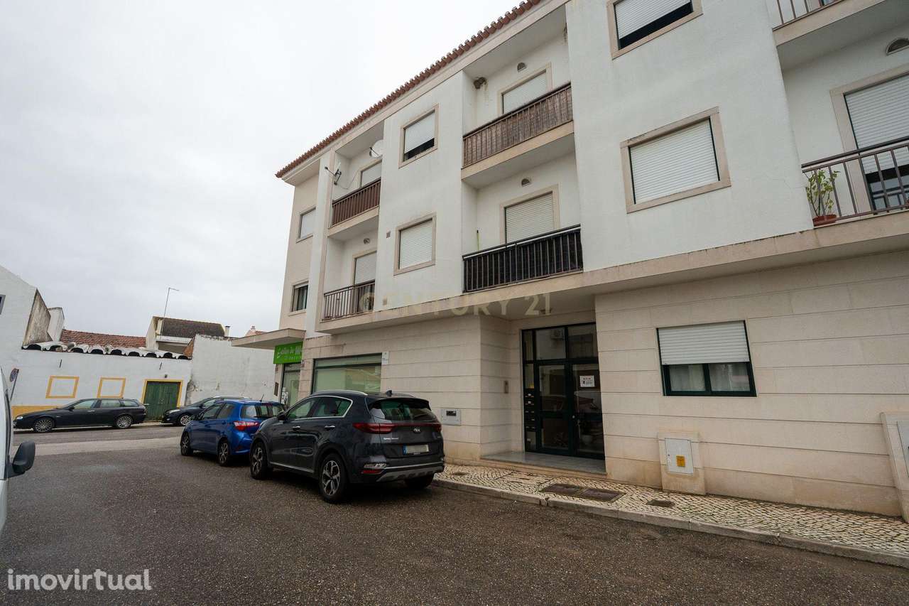 Apartamento T3 com áreas generosas - Grande imagem: 3/45