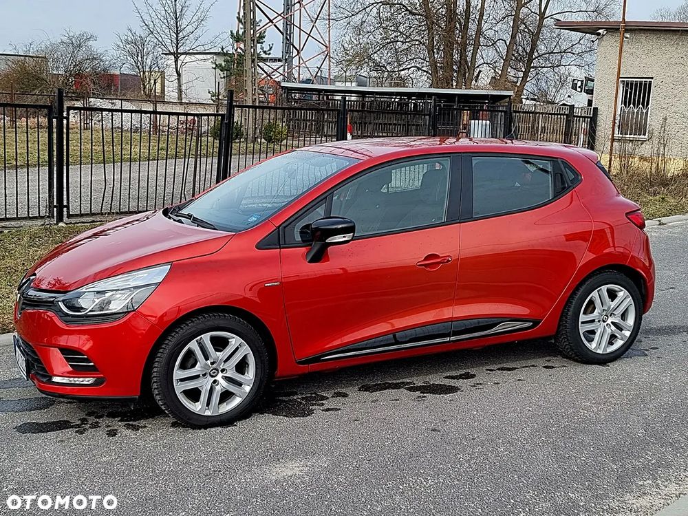 Renault Clio 1.2 16V 75 LIMITED - 10