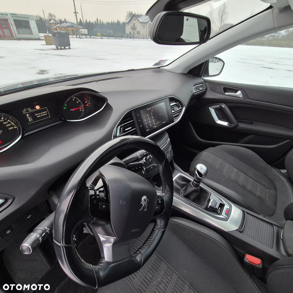 Peugeot 308 1.2 PureTech Allure S&S - 11