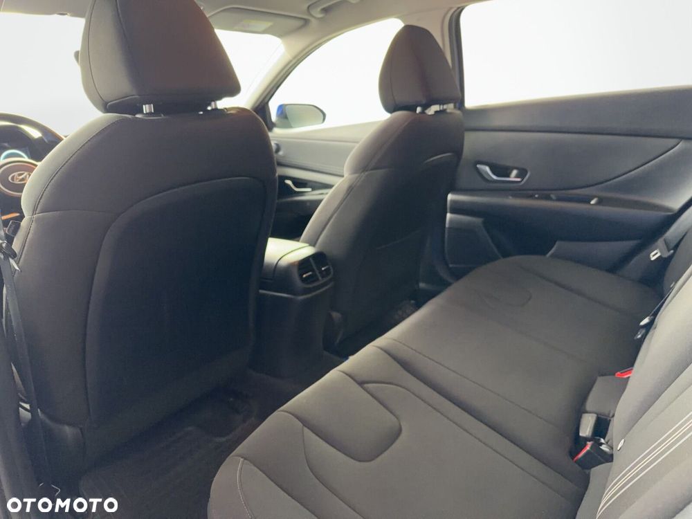 Hyundai Elantra - 12