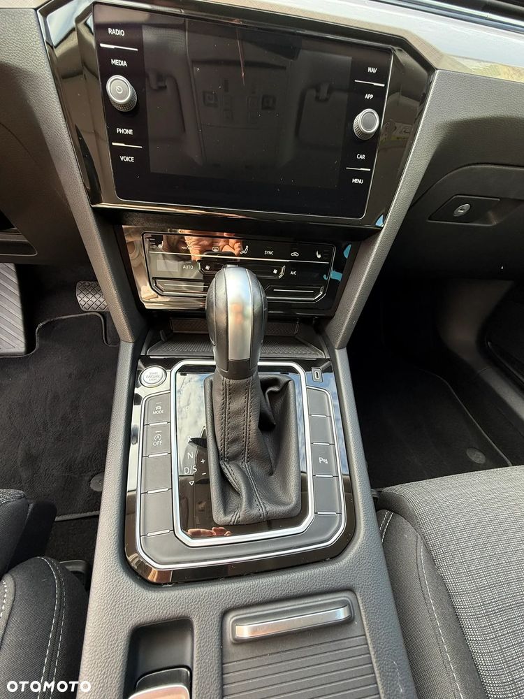 Volkswagen Passat 2.0 TDI Business DSG - 10