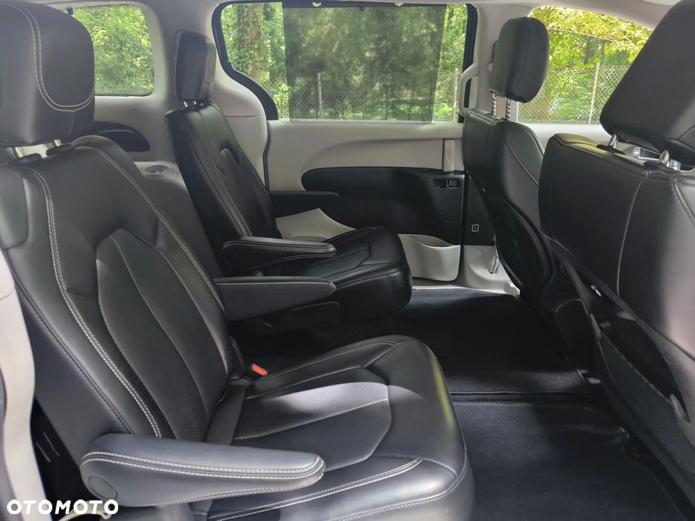 Chrysler Pacifica - 11