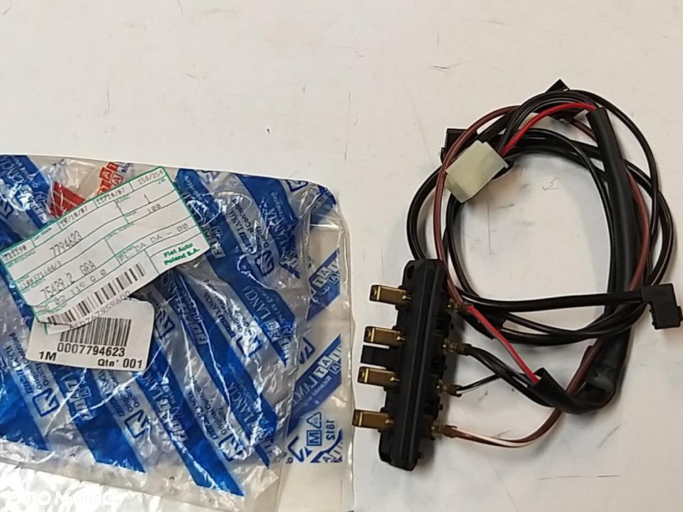 Złącze przewodów drzwi tył bagażnika- wtyczka Fiat  Cinquecento - 2