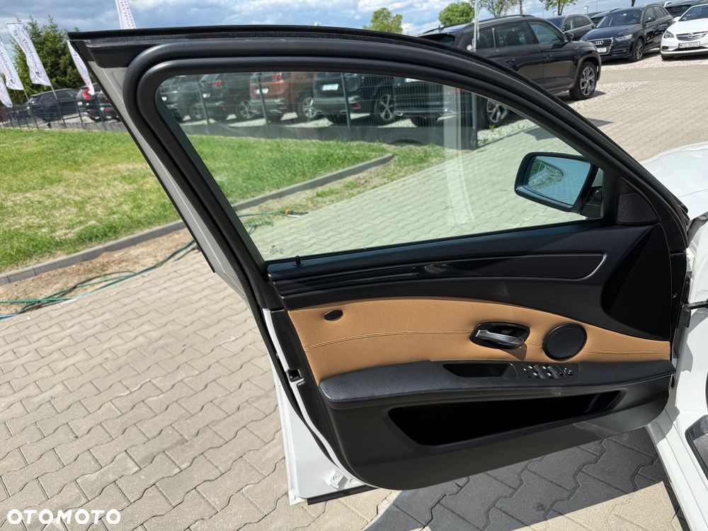 BMW Seria 5 520i Edition Exclusive - 16