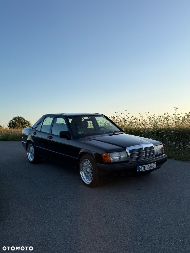 Mercedes-Benz W201 (190) - 1