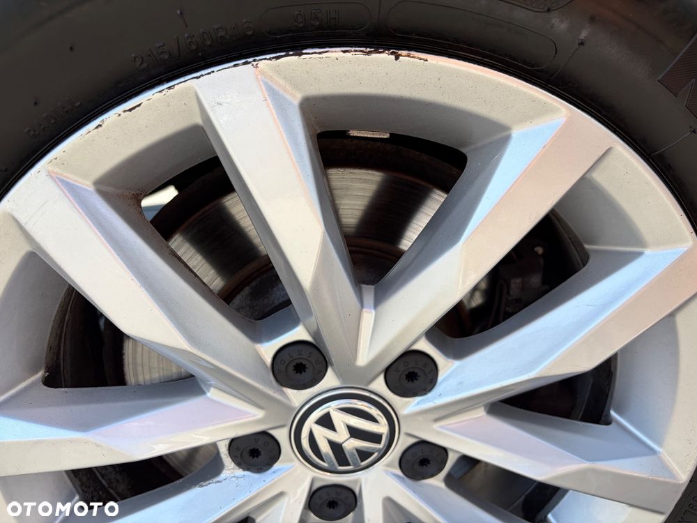Volkswagen Passat 2.0 TDI BMT Trendline - 27