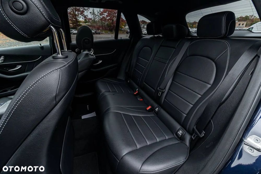 Mercedes-Benz GLC 300 4Matic 9G-TRONIC AMG Line - 14