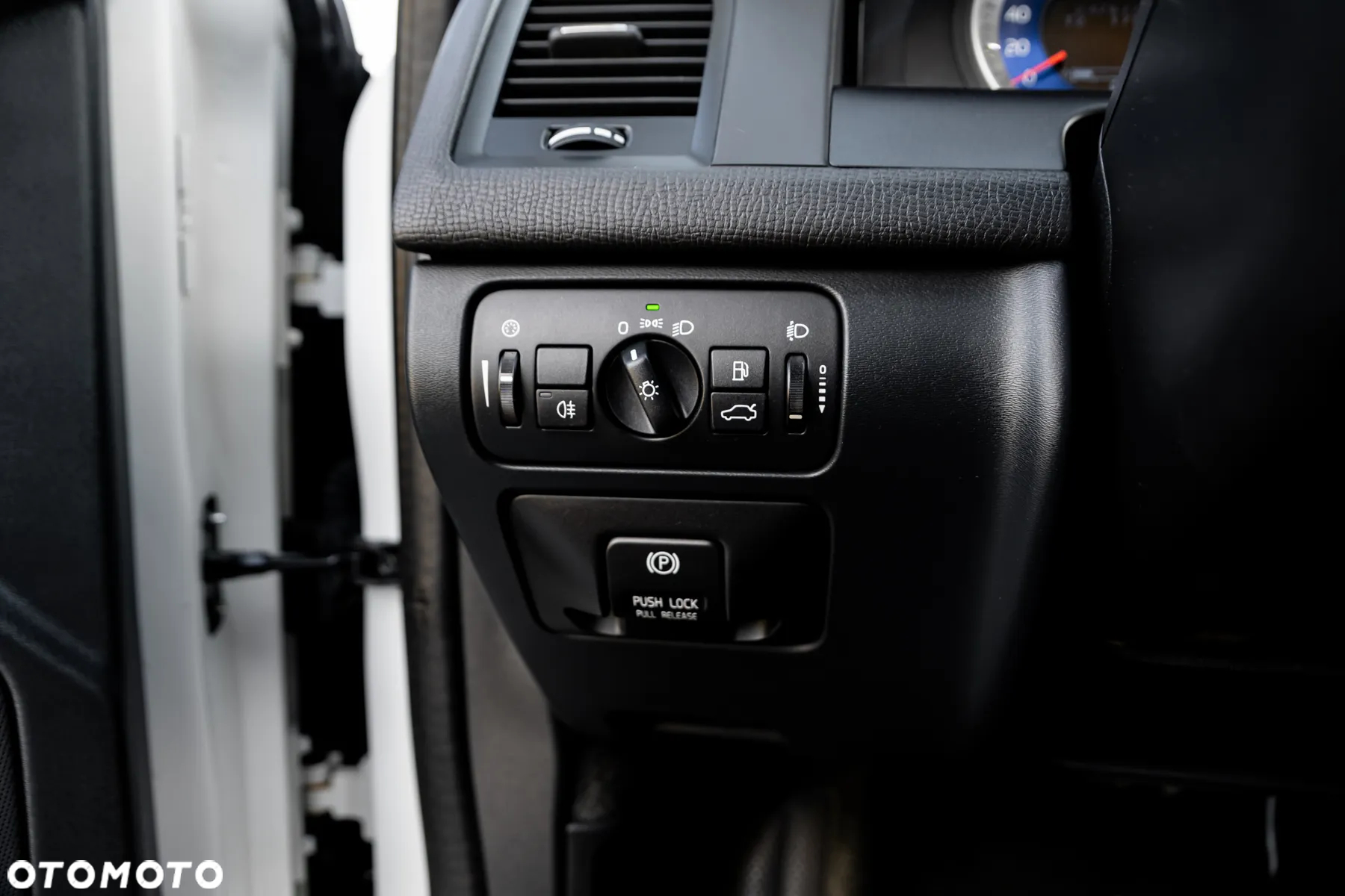 Volvo XC 60 - 30