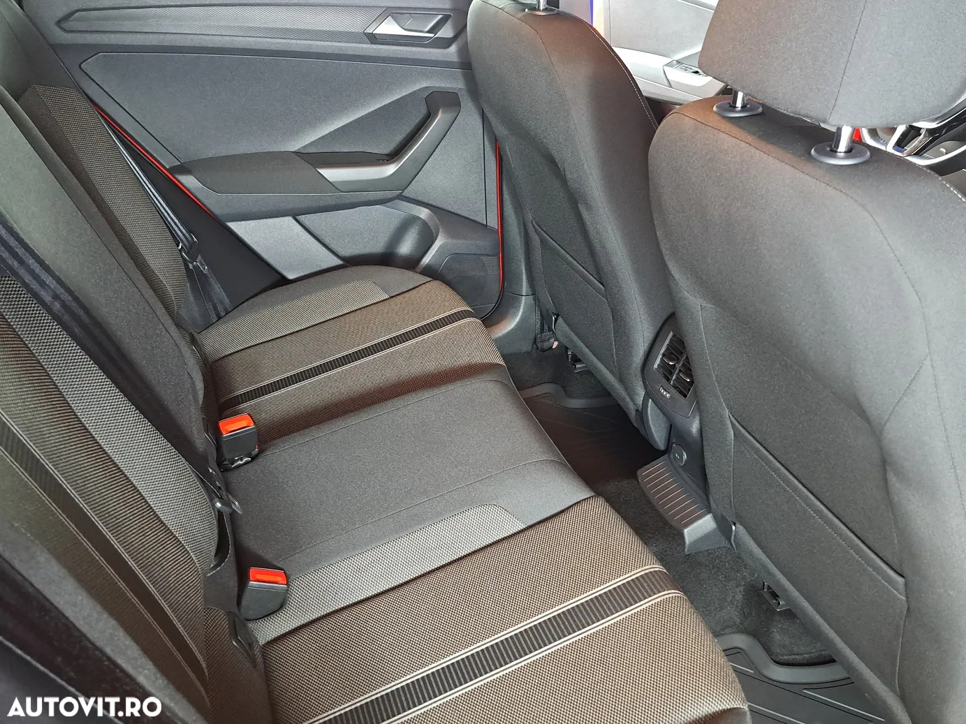 Volkswagen T-ROC - 19