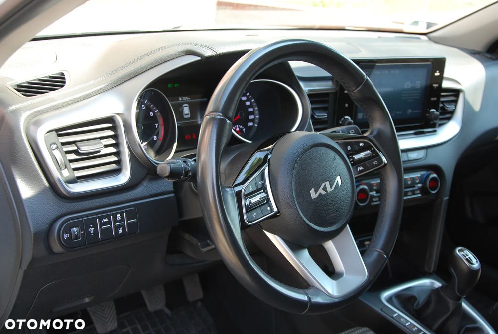 Kia Ceed - 27