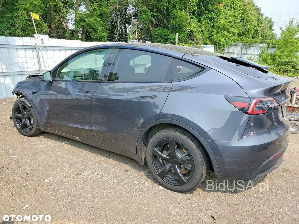 Tesla Model Y - 9