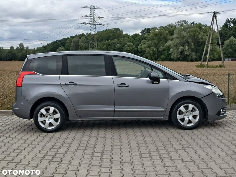 Peugeot 5008 - 8