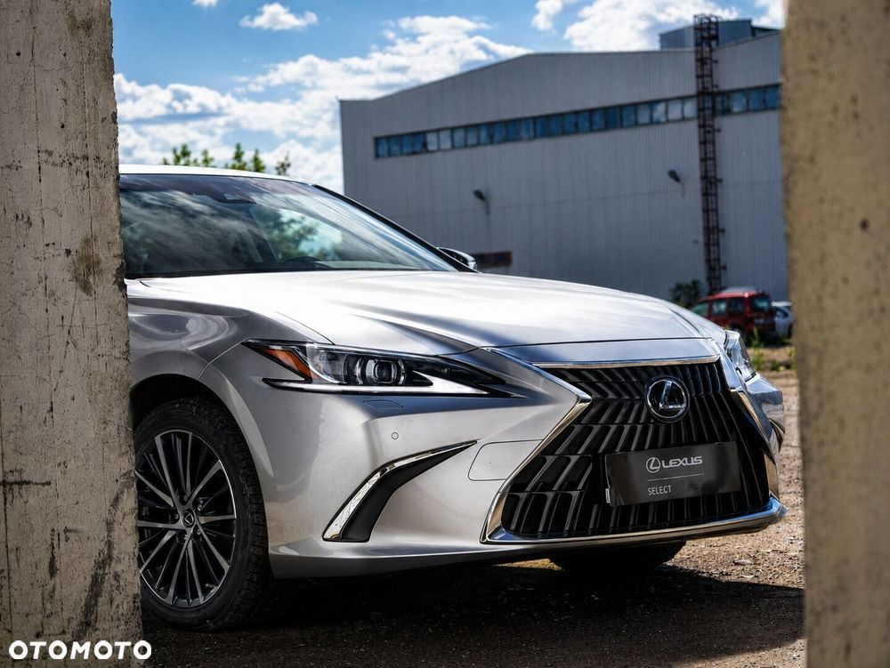 Lexus ES 300h Business Edition - 12