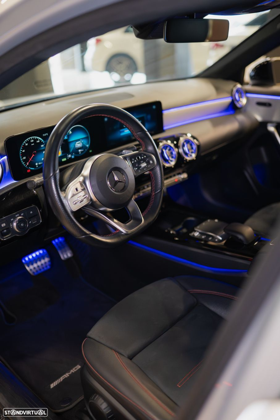 Mercedes-Benz A 250 Limousine e AMG Line - 2