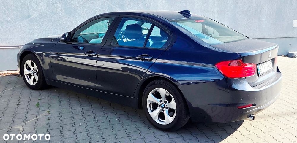 BMW Seria 3 320d DPF Efficient Dynamics Edition - 10