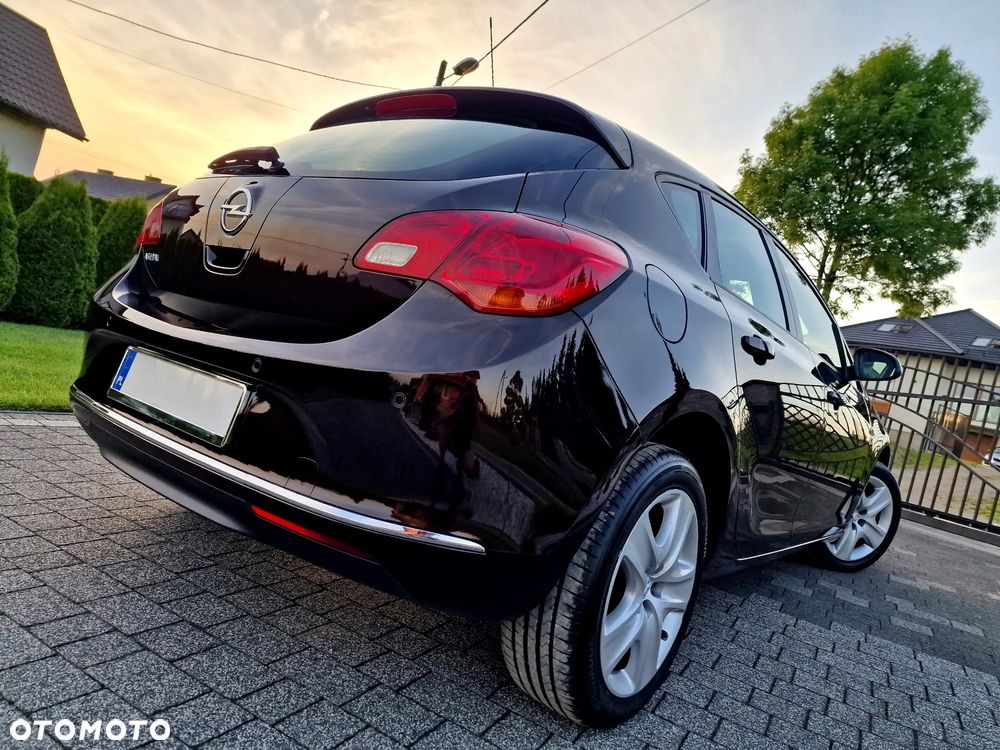 Opel Astra 1.4 T Enjoy S&S - 12