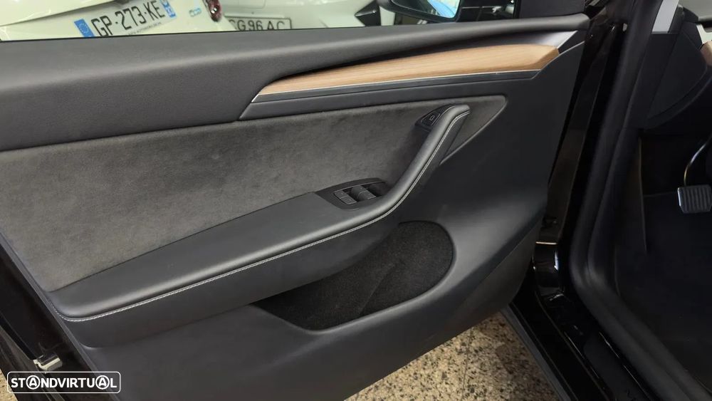 Tesla Model Y Long Range Tração Integral - 31