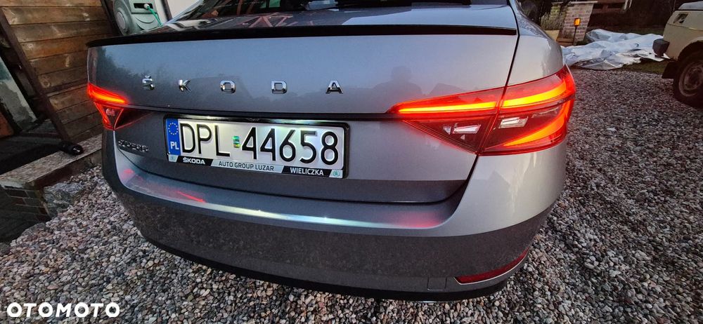 Skoda Superb 2.0 TDI Sportline DSG - 27